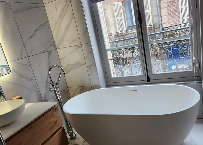 House With Sea View In The Hypercentre Nyaraló