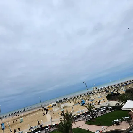 Дом отдыха House With Sea View In The Hypercentre Трувиль-сюр-Мер