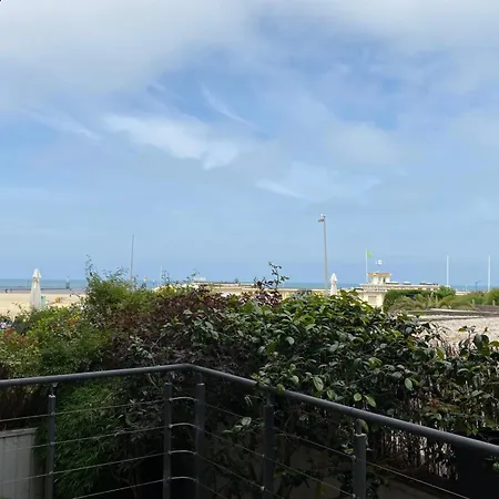 House With Sea View In The Hypercentre