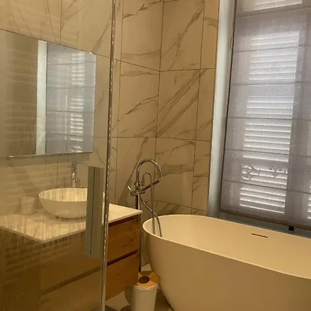 Prázdninový dům House With Sea View In The Hypercentre *