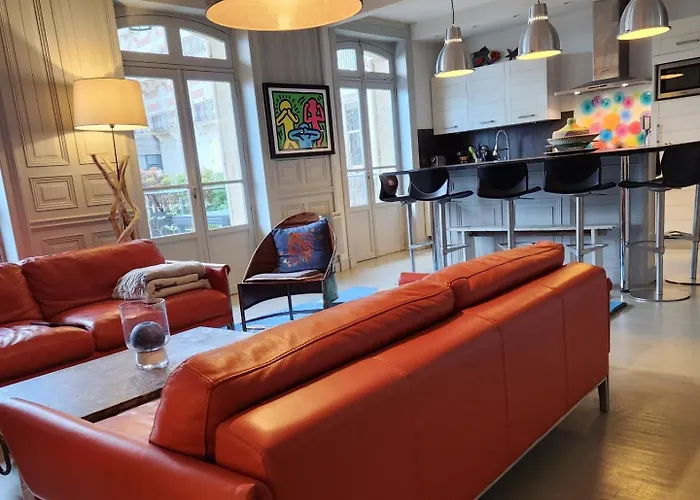 House With Sea View In The Hypercentre *